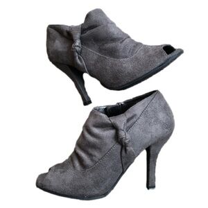 MOSSIMO faux suede scrunched shootie bootie peep toe heels size 6